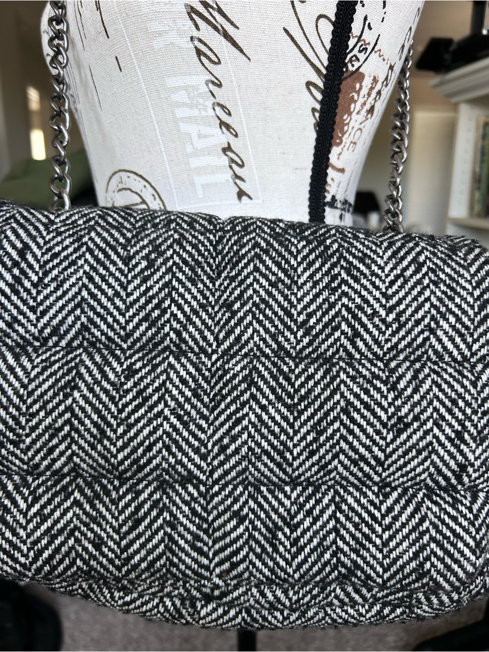 ZARA like new Herringbone Quilted Shoulder Purse with Chain - Picture 2 of 11